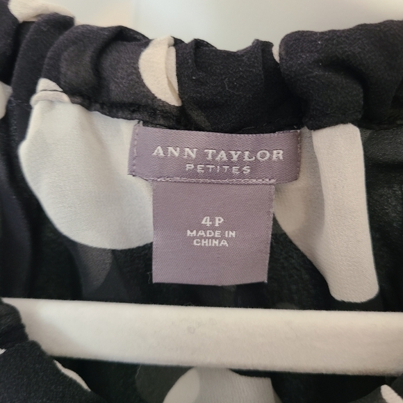 ANN TAYLOR 100% Silk Black & White Polka Dot Sleeveless Blouse Petite Size 4P - Picture 6 of 7